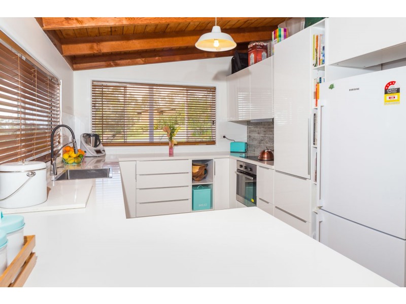 27 Hazel Road, Moruya Heads NSW 2537