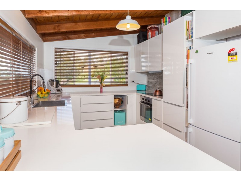 27 Hazel Road, Moruya Heads NSW 2537