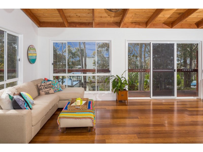 27 Hazel Road, Moruya Heads NSW 2537
