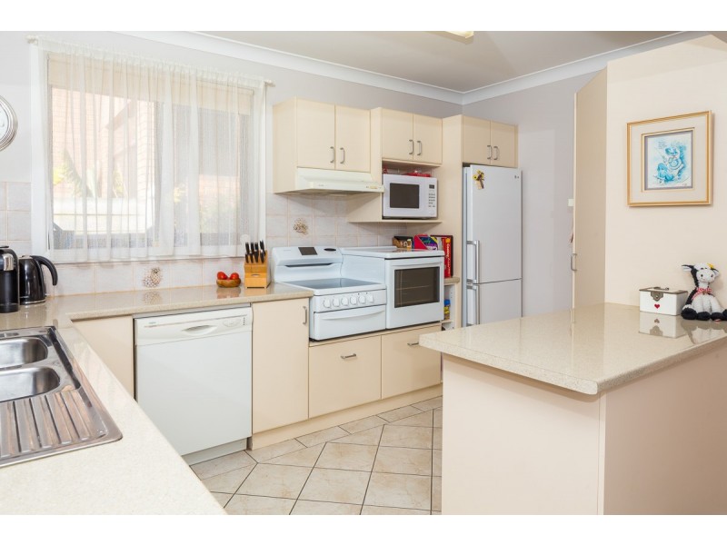 10 Iluka Avenue, Malua Bay NSW 2536