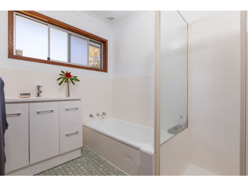 16 Annetts Parade (Sale), Mossy Point NSW 2537