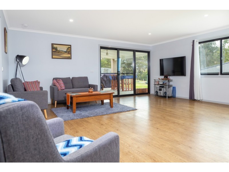 8 Swan Ridge Place, Moruya NSW 2537