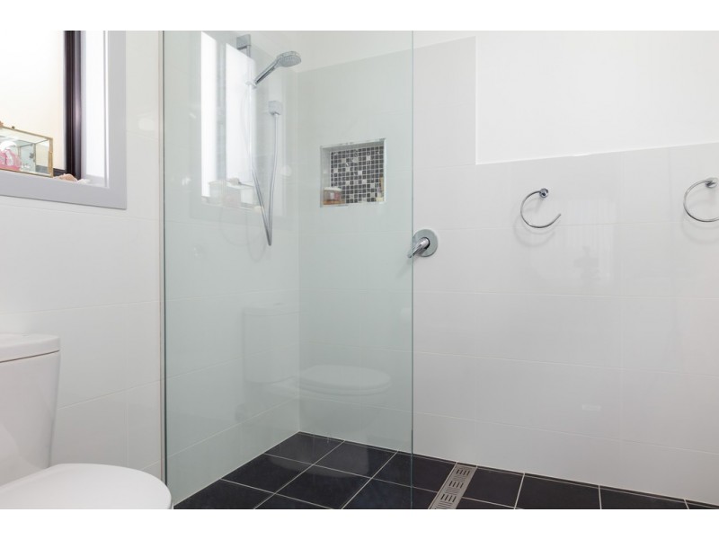 8 Swan Ridge Place, Moruya NSW 2537