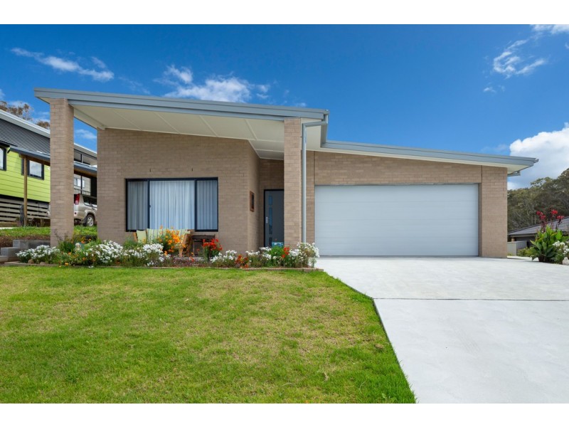 8 Swan Ridge Place, Moruya NSW 2537