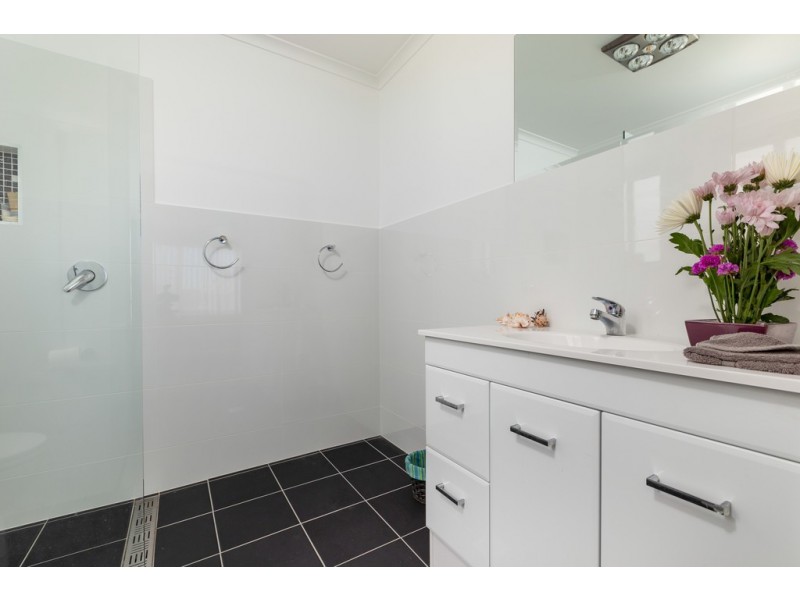 8 Swan Ridge Place, Moruya NSW 2537