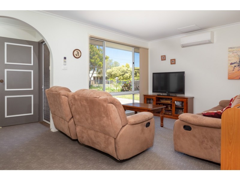 9 Deakin Parade, Tomakin NSW 2537