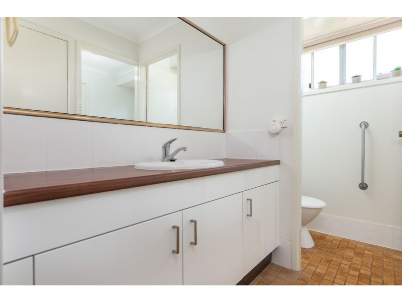 9 Deakin Parade, Tomakin NSW 2537