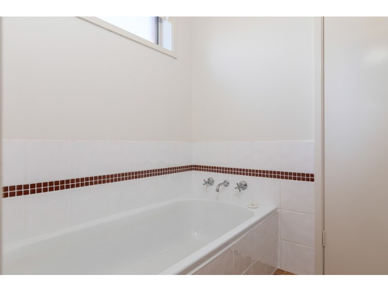 9 Deakin Parade, Tomakin NSW 2537