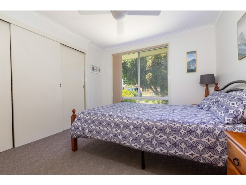 9 Deakin Parade, Tomakin NSW 2537