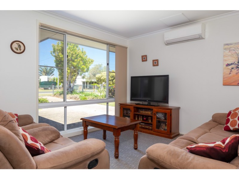 9 Deakin Parade, Tomakin NSW 2537