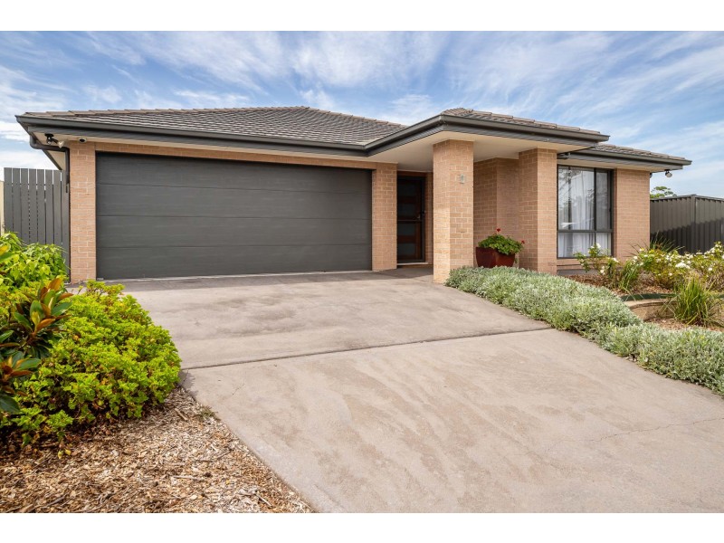 9 Griffiths Run, Broulee NSW 2537