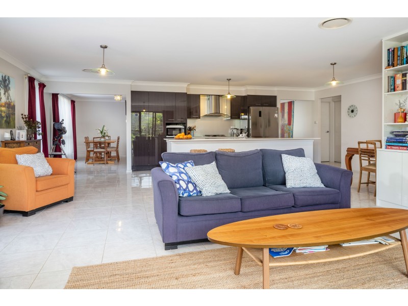9 Griffiths Run, Broulee NSW 2537