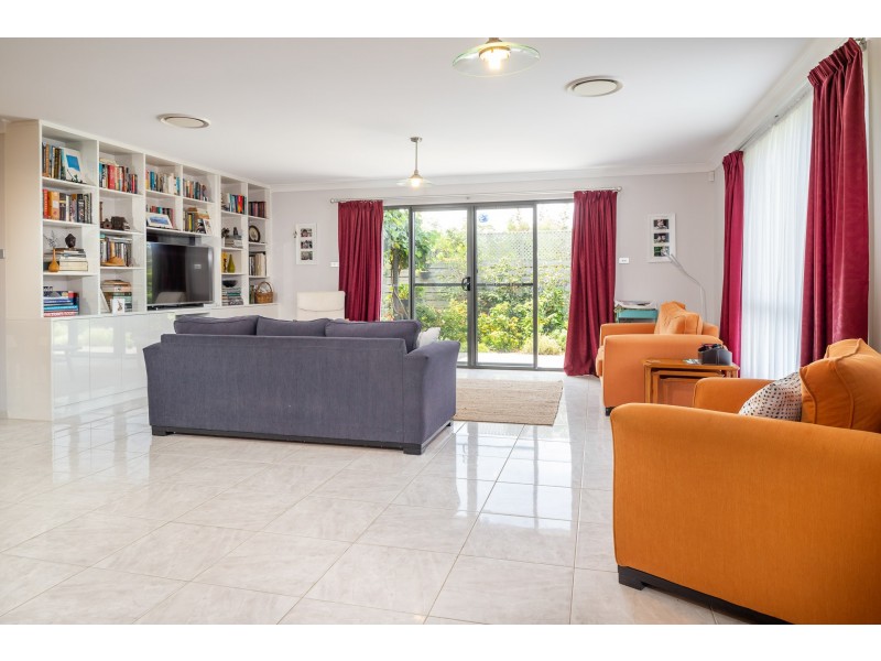 9 Griffiths Run, Broulee NSW 2537