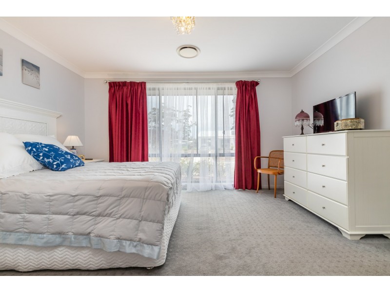 9 Griffiths Run, Broulee NSW 2537