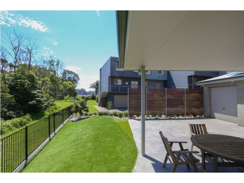 2/14 Wimbin Avenue, Malua Bay NSW 2536