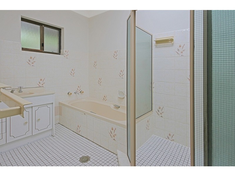 13 Larmer Close, Broulee NSW 2537