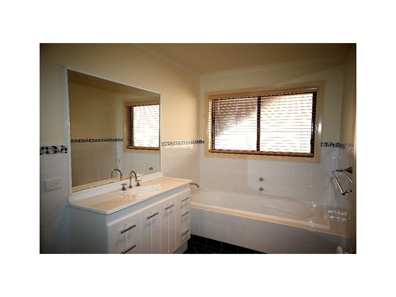 2 The Inlet, Mossy Point NSW 2537