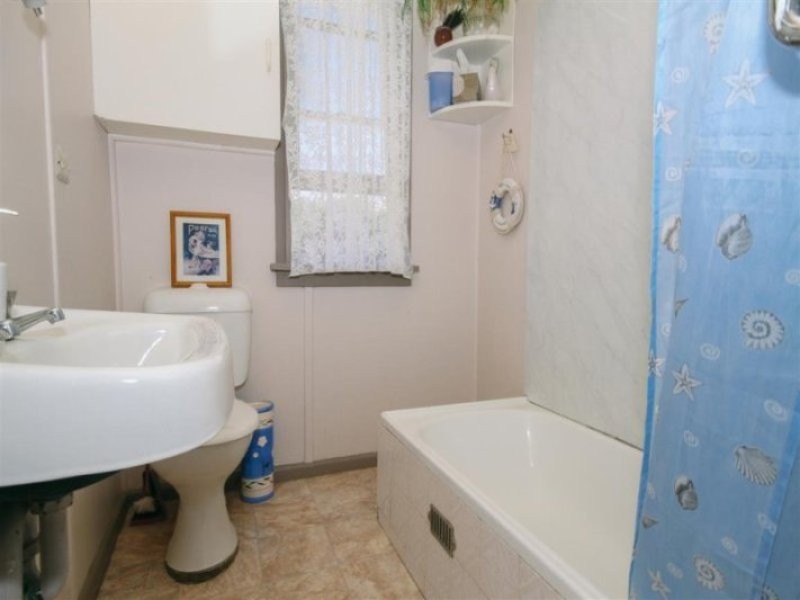 32 Bavarde Ave, Batemans Bay NSW 2536