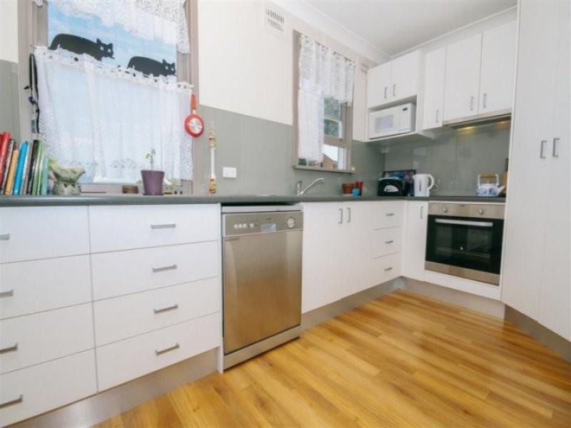 32 Bavarde Ave, Batemans Bay NSW 2536