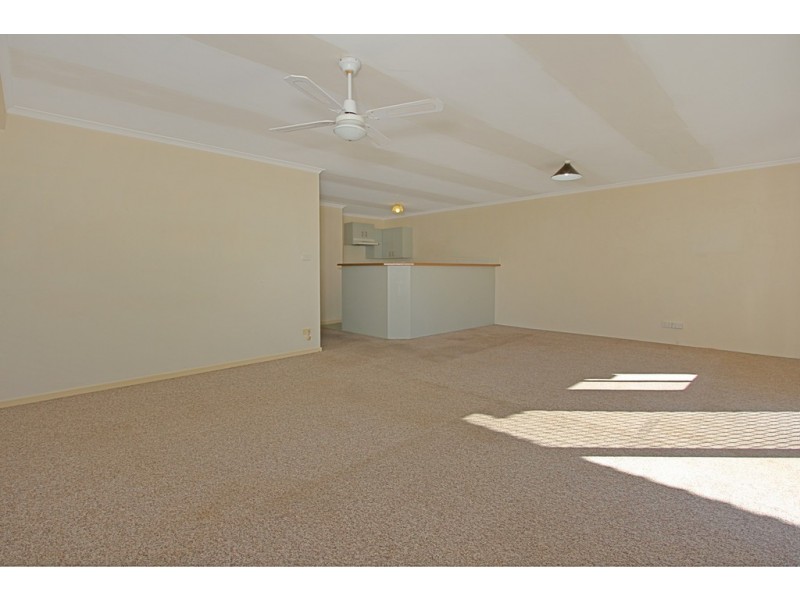 4/15 Eric Fenning Drive, Surf Beach NSW 2536