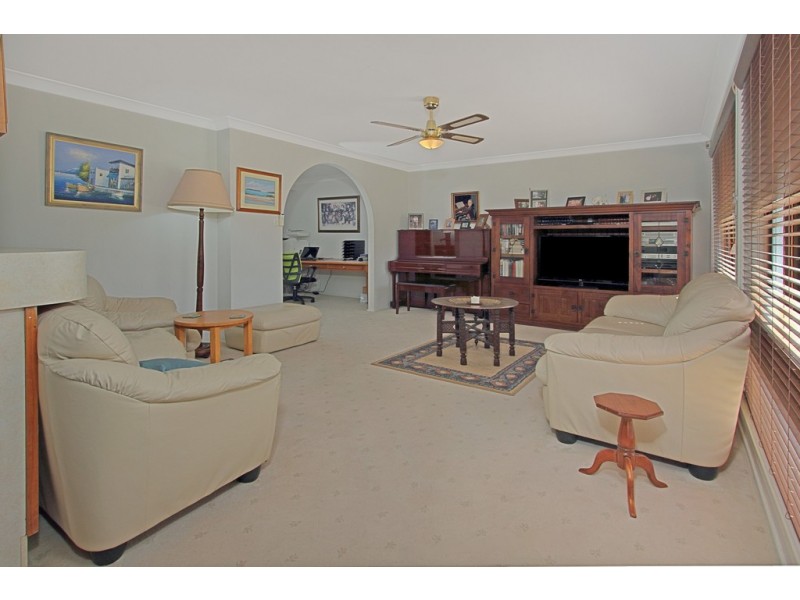 34 Iluka St, Broulee NSW 2537