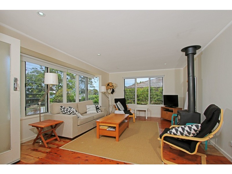 11 Sunrise Rd, Mossy Point NSW 2537