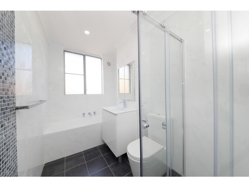 10/4 Bortfield Drive, Chiswick NSW 2046