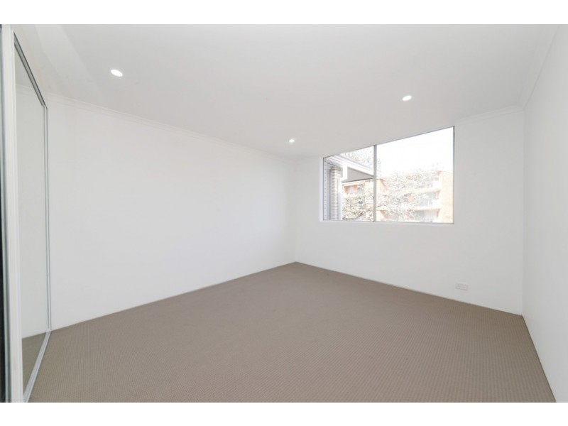 10/4 Bortfield Drive, Chiswick NSW 2046