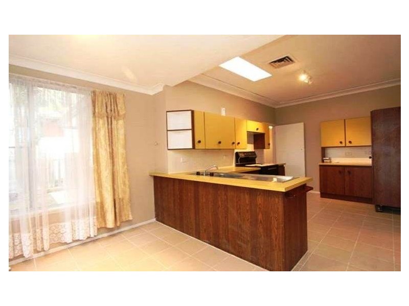 15 Kerrie Crescent, Peakhurst NSW 2210