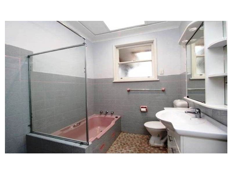 15 Kerrie Crescent, Peakhurst NSW 2210