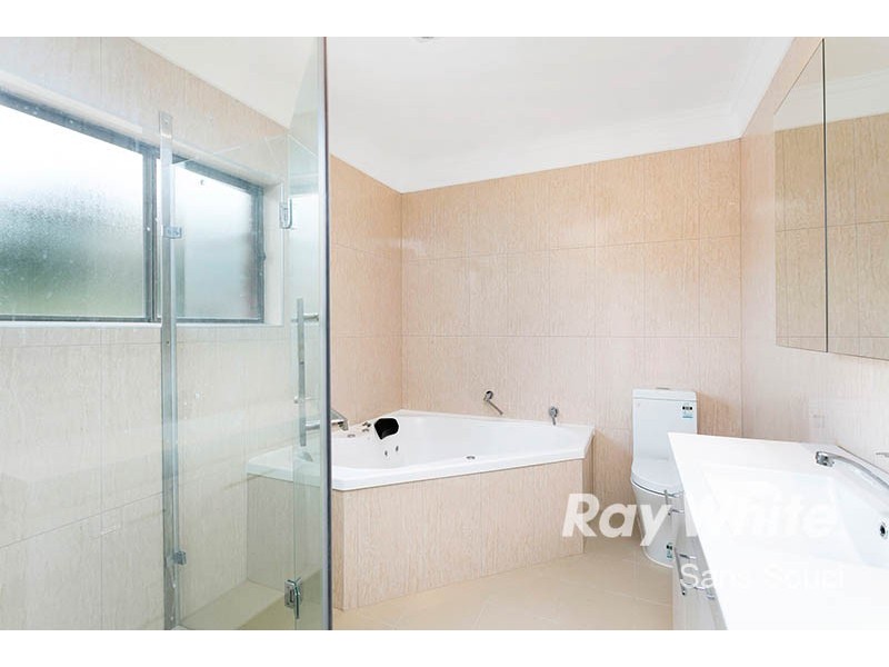 18 Carroll Street, Beverley Park NSW 2217