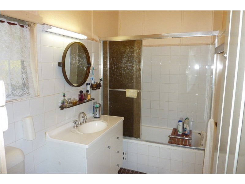 27 Banks St, Monterey NSW 2217