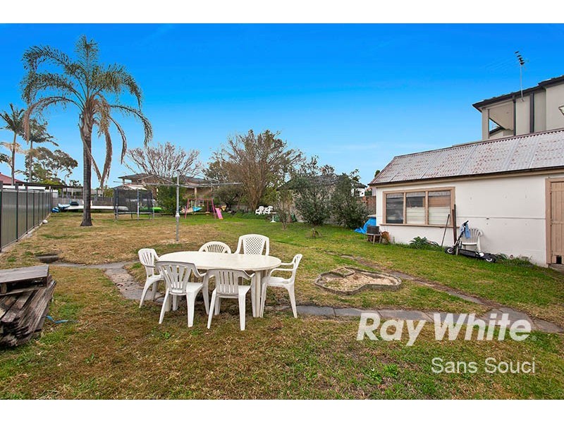 6 Whitfield Pde, Hurstville Grove NSW 2220