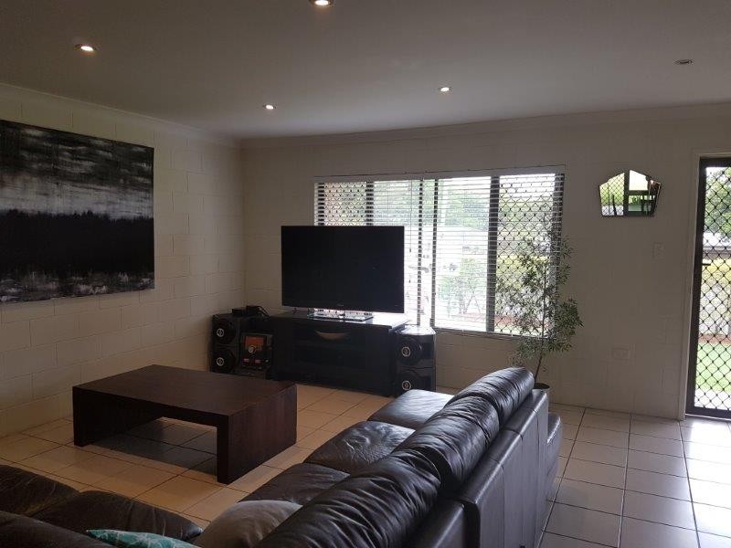 24 BLAXLAND ROAD, Burnside QLD 4560