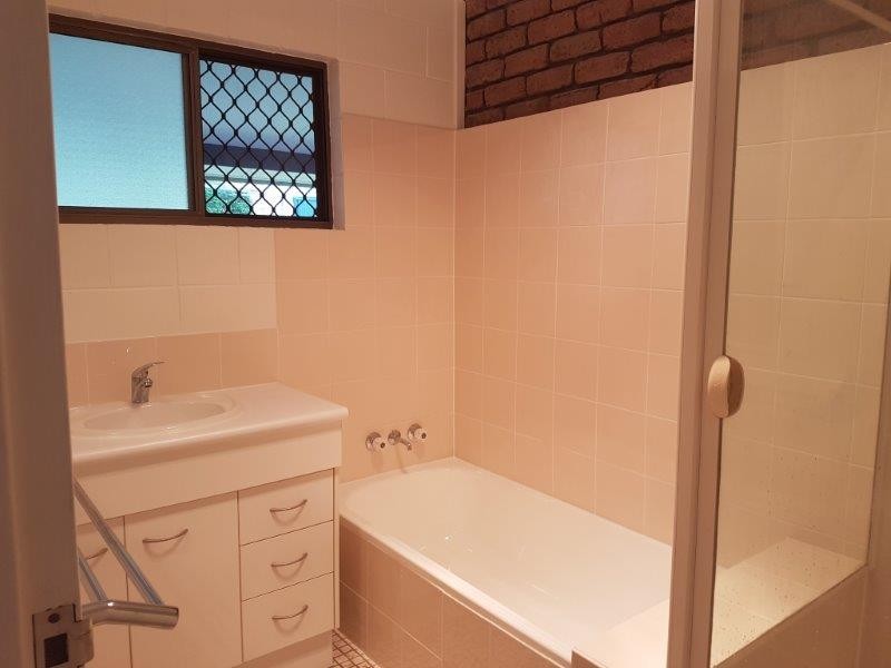 24 BLAXLAND ROAD, Burnside QLD 4560