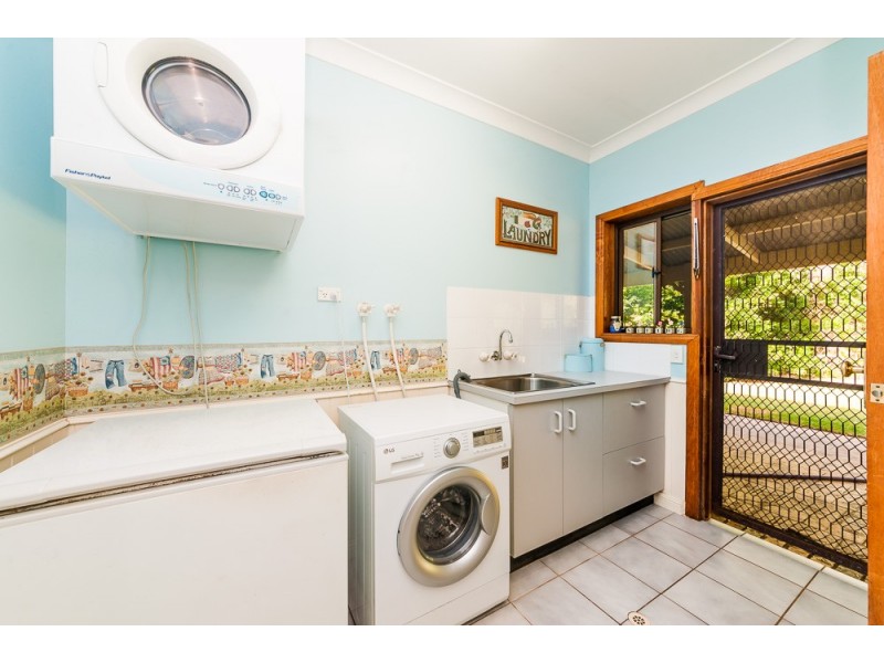 25 COLLEGE ROAD, Mapleton QLD 4560