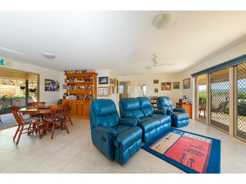 15 DINMORE STREET, Woombye QLD 4559