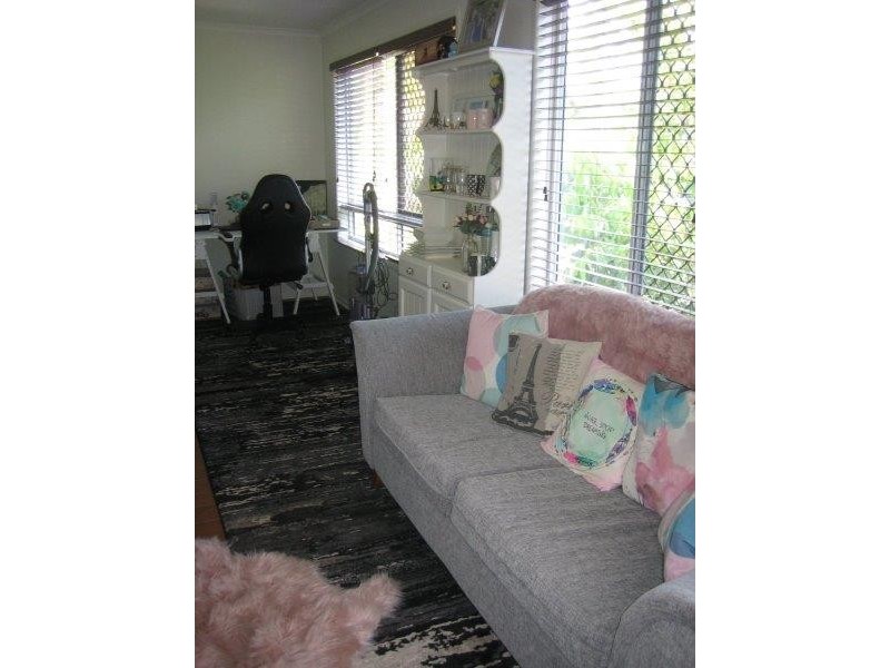 27 CHILTERN COURT, Coes Creek QLD 4560