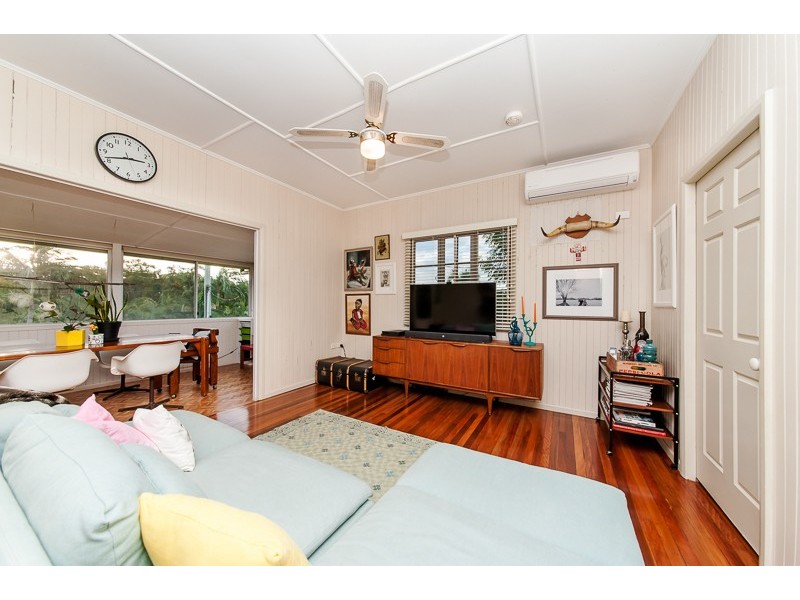 10 CARY STREET, Woombye QLD 4559
