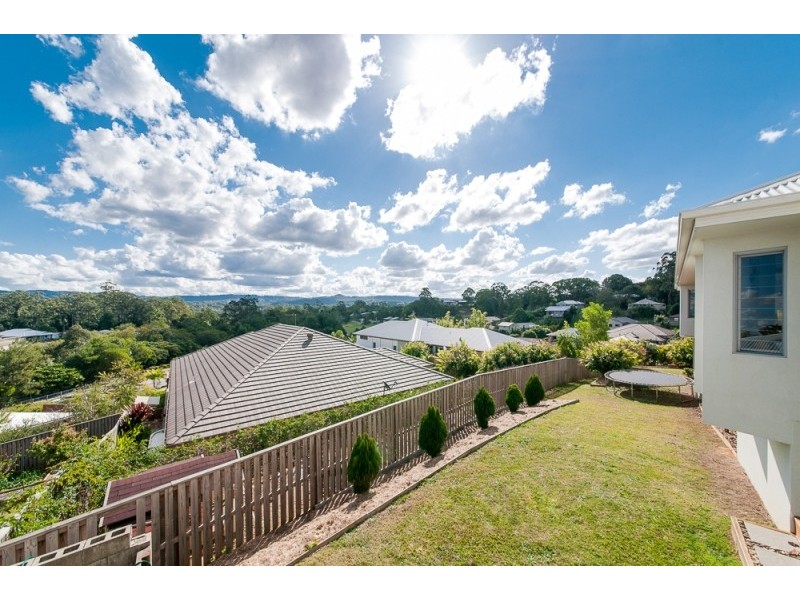 11 Lewis Place, Woombye QLD 4559