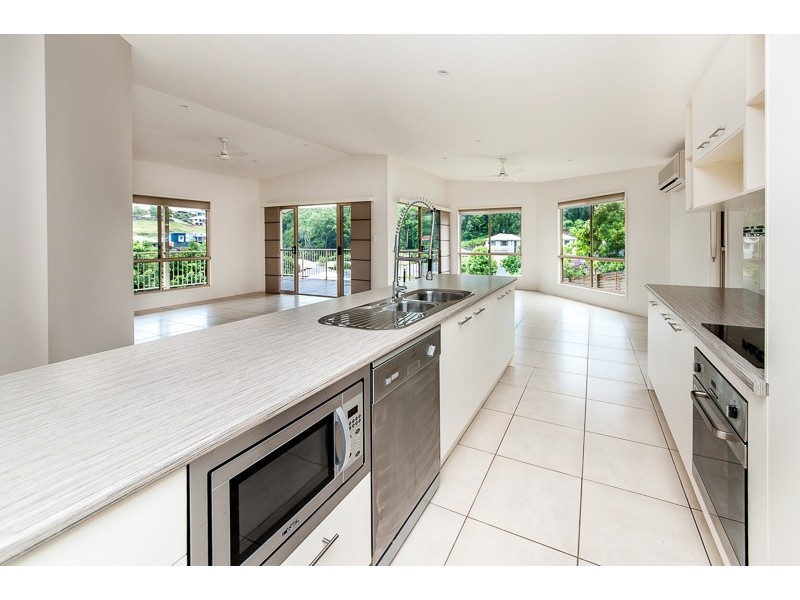 6 Rainbow Court, Woombye QLD 4559