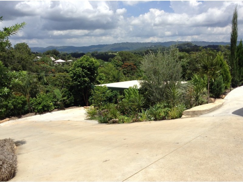 21 Dinmore St, Woombye QLD 4559
