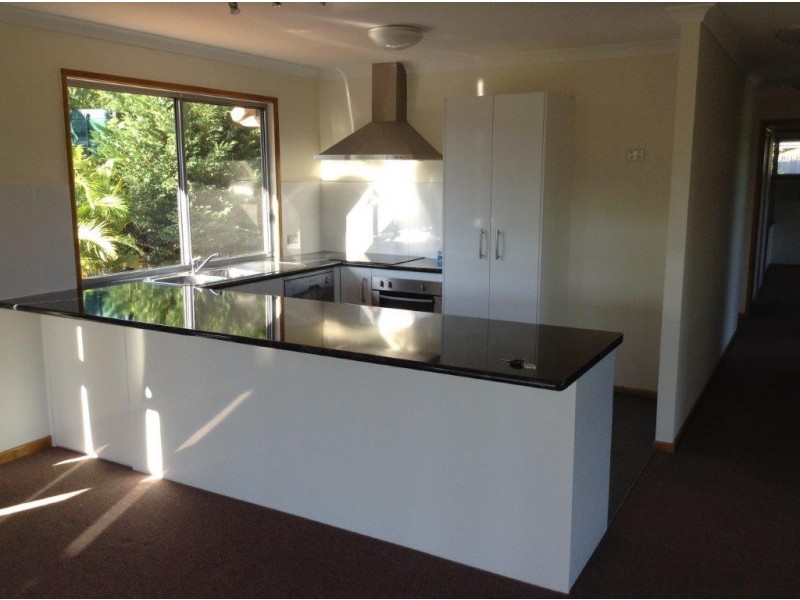 21 Dinmore St, Woombye QLD 4559