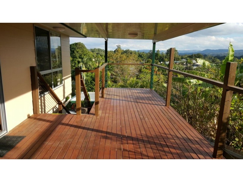 21 Dinmore St, Woombye QLD 4559
