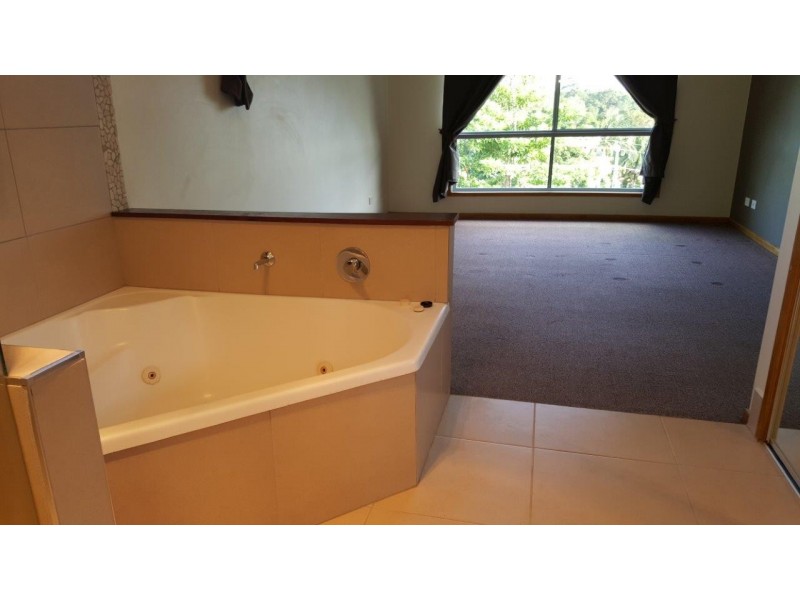 21 Dinmore St, Woombye QLD 4559