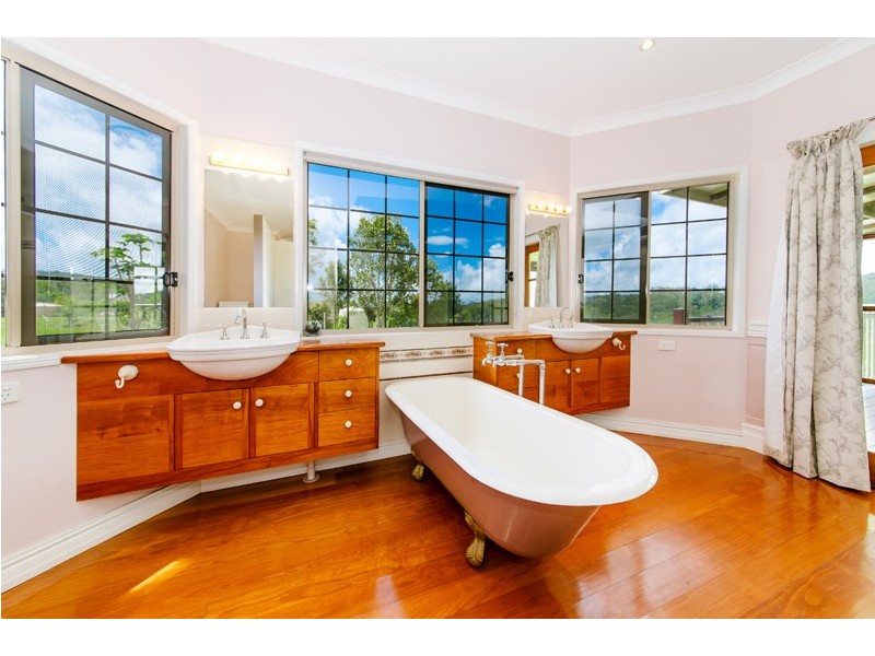 8 Spring Pastures Drive, Mapleton QLD 4560