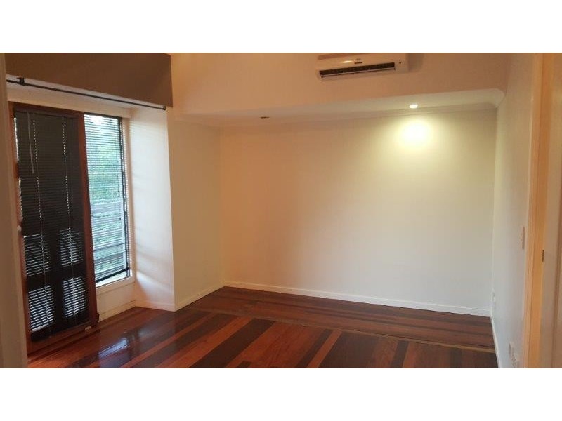 Unit 2 85 Perwillowen, Burnside QLD 4560