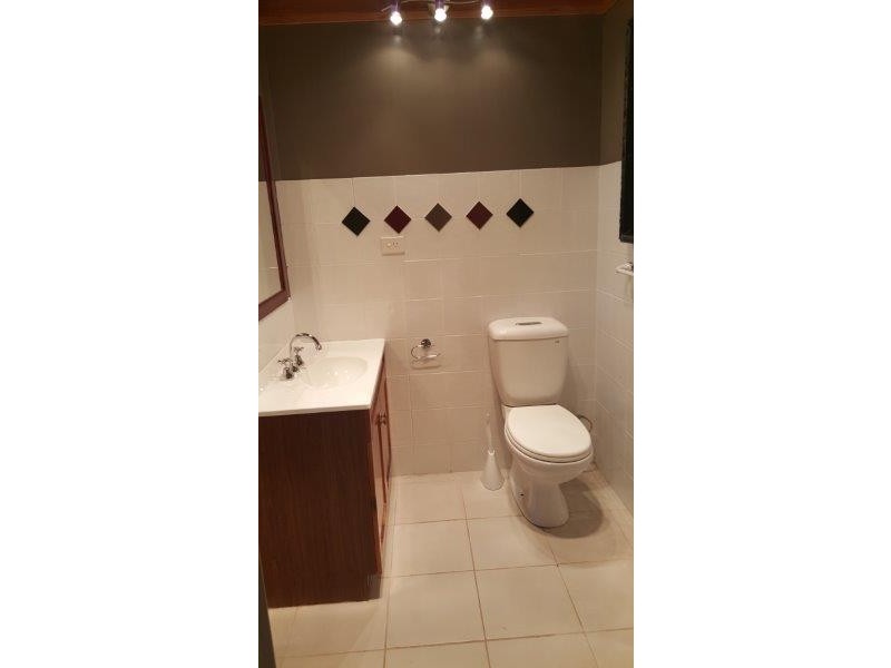 Unit 2 85 Perwillowen, Burnside QLD 4560