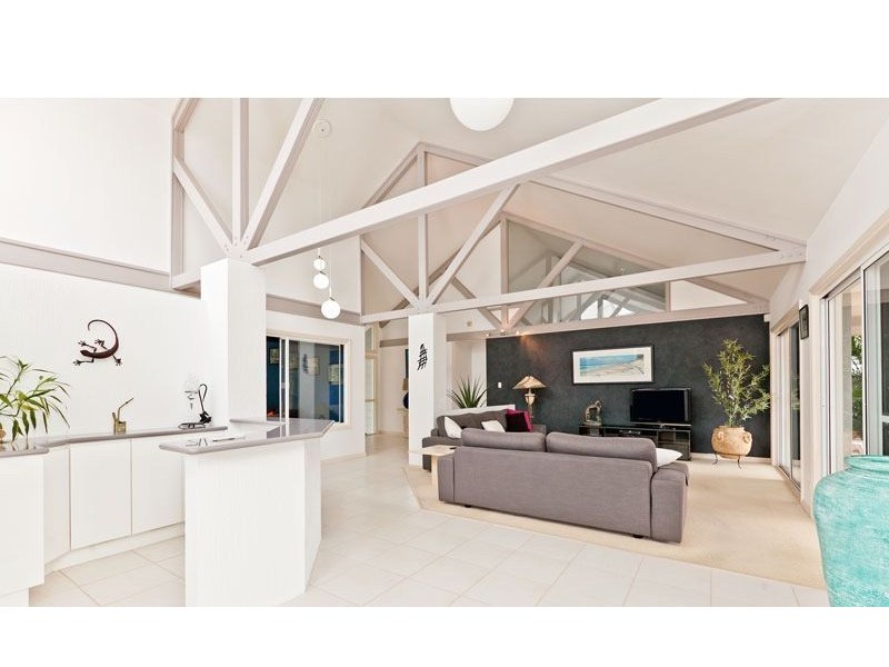 11 Seacest Court, Raby Bay QLD 4163