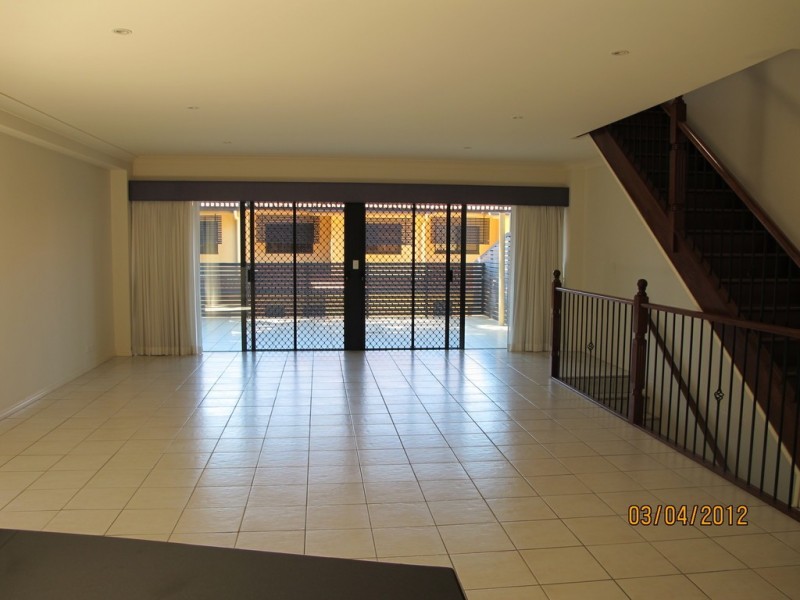 123 Shore Street North, Cleveland QLD 4163